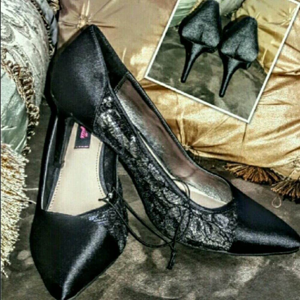 Betseyville by Betsy Johnson Lace Satin Pumps